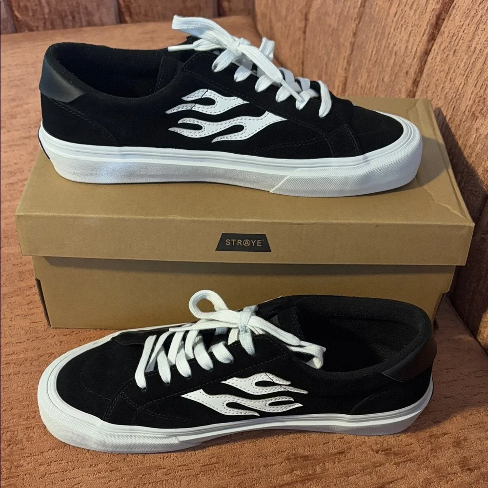 STRAYE Logan Vintage Black suede white flame skater sneakers, size US Menโs 10 - Picture 2 of 11